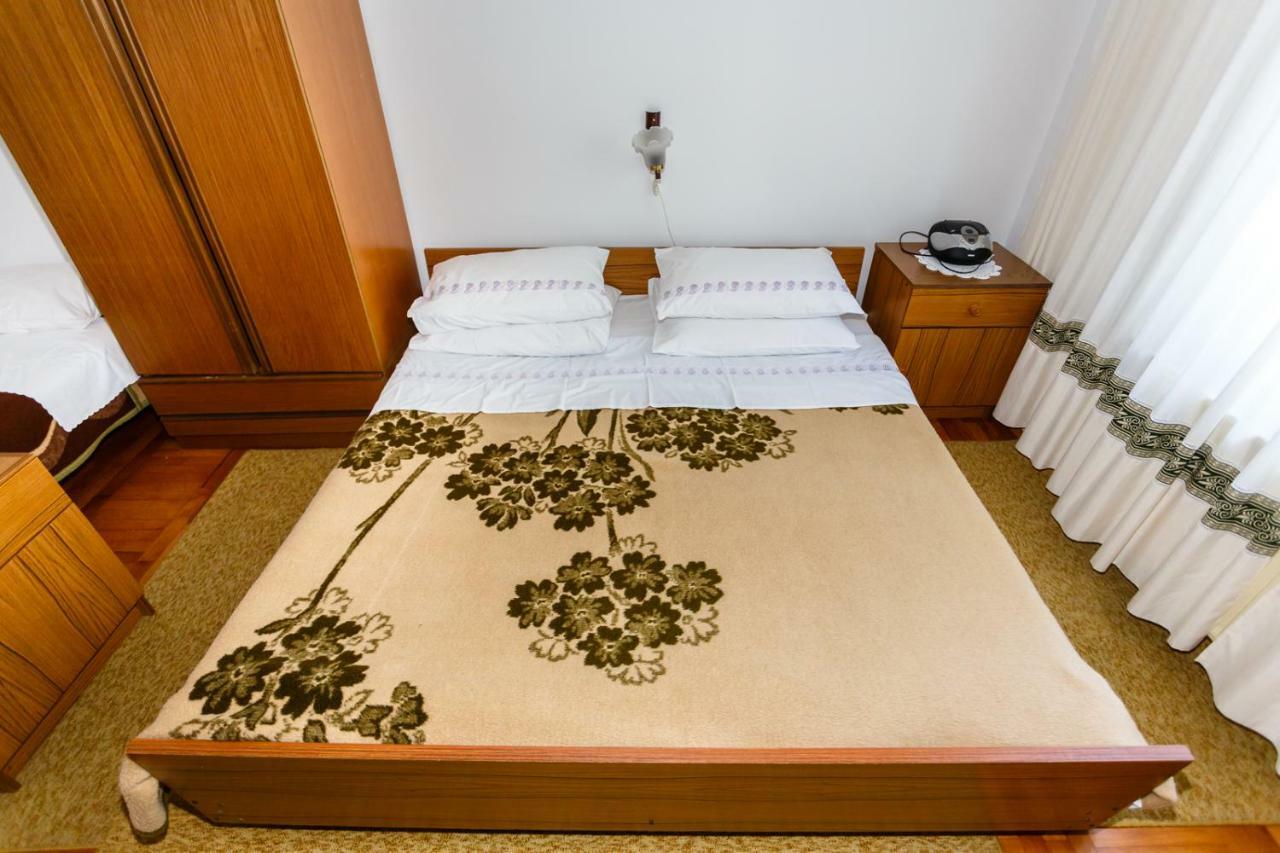 Apartmani Jelica Krk Town Exterior foto
