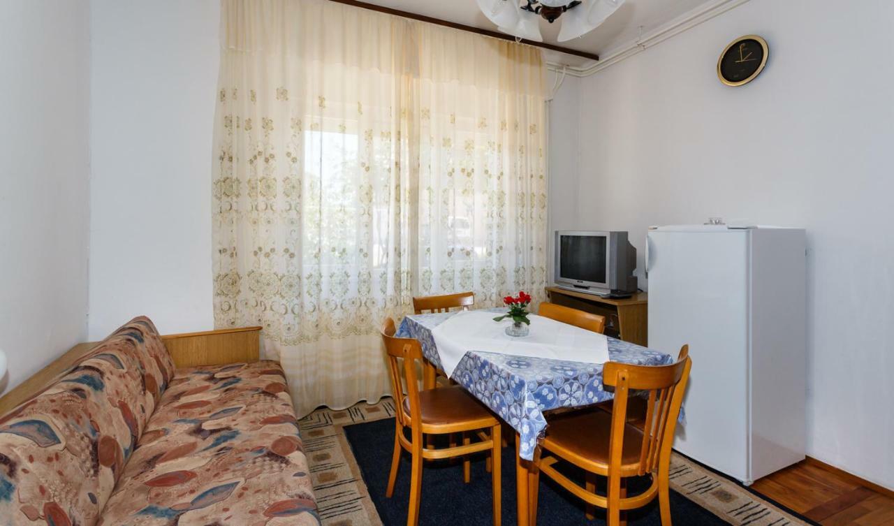 Apartmani Jelica Krk Town Exterior foto